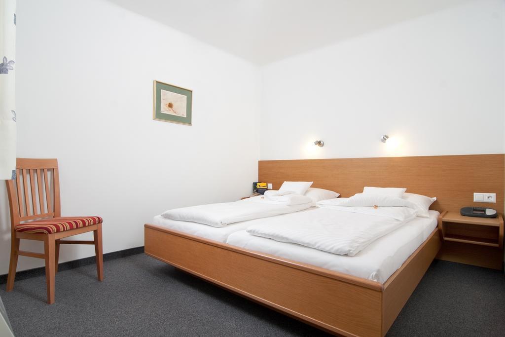 Schuetzenhof Aparthotel Sattendorf Exterior photo
